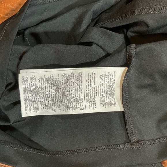 Nike Pro Black Cropped Tank Top Performance Training Activewear Size Large - Picture 5 of 6